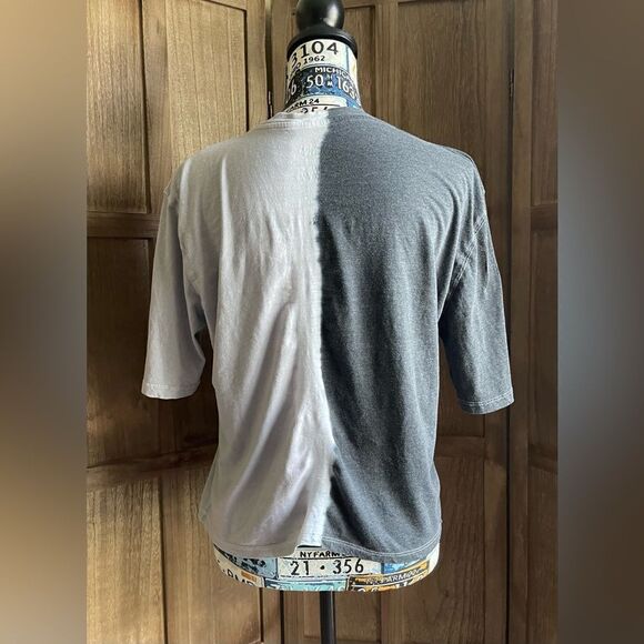 Women’s Arkansas Razorback Tshirt. - Picture 3 of 3